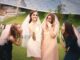 alcune ragazze che stanno festeggiando il loro addio al nubilato